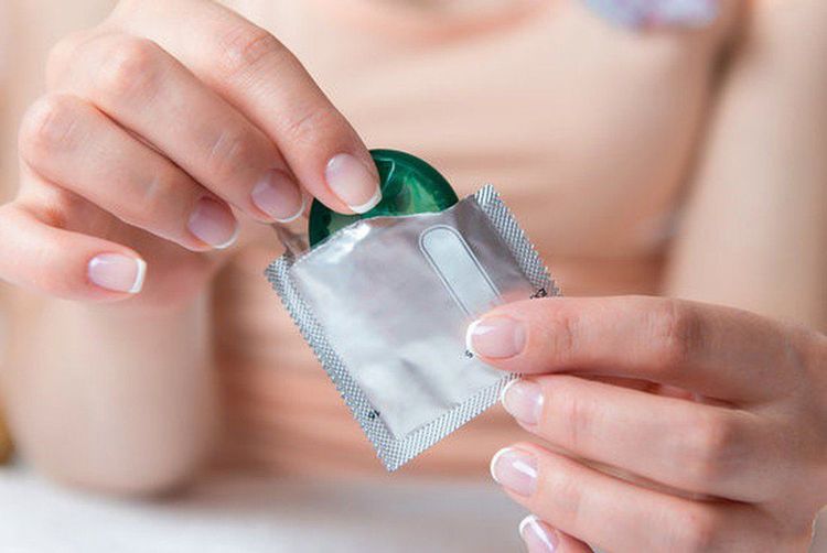 Dùng Bao Cao Su Có Ảnh Hưởng Gì Không? Sự Thật Cần Biết