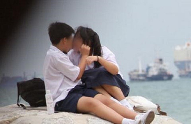 Quan hệ tình dục trẻ hóa là gì? Thực trạng đáng báo động hiện nay