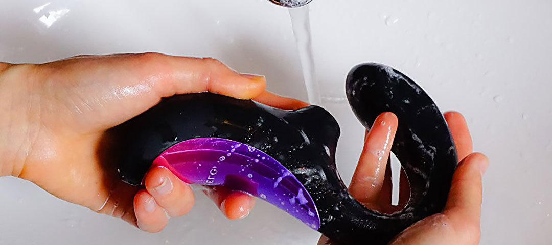 làm sạch trứng rung bằng nước ấm và xà phòng nhẹ nếu cần thiết