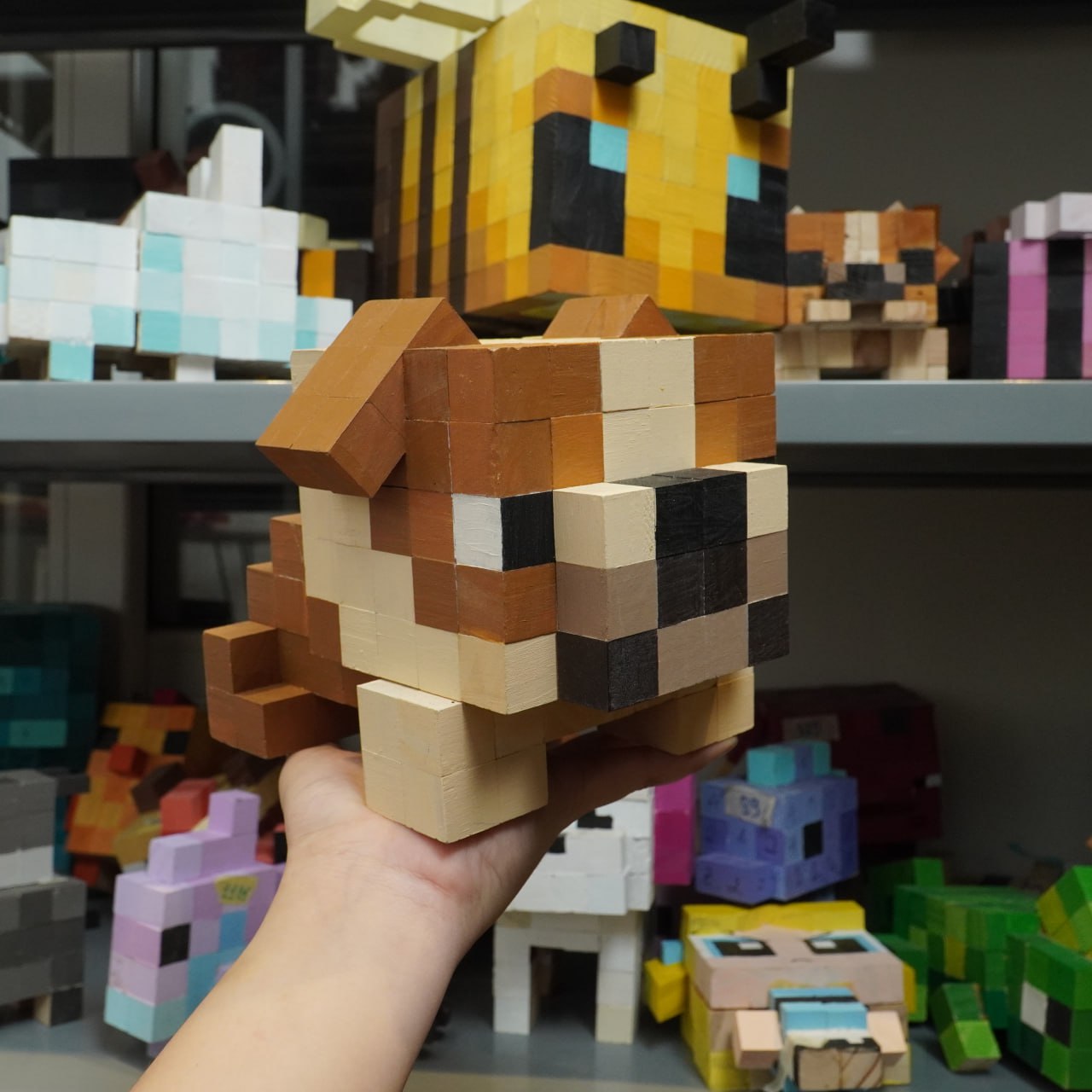 Mô Hình Gỗ Chó Bulldog Nâu Nhạt (Art Toy)