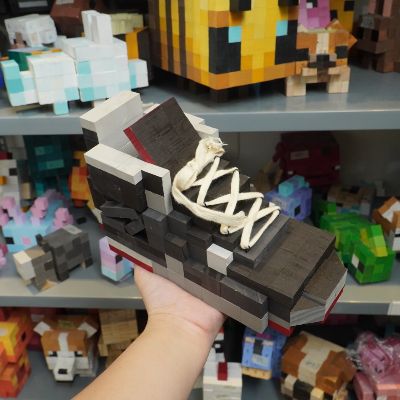Mô Hình Gỗ Giày AJ4 Bred (Art Toy)