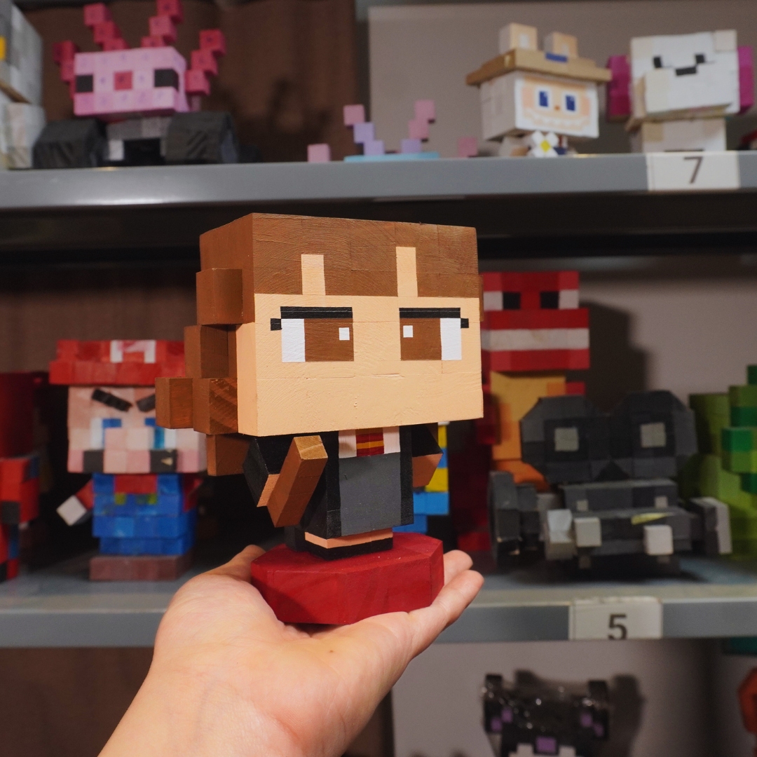 Mô Hình Gỗ Nhân Vật Hermione (Harry Potter)