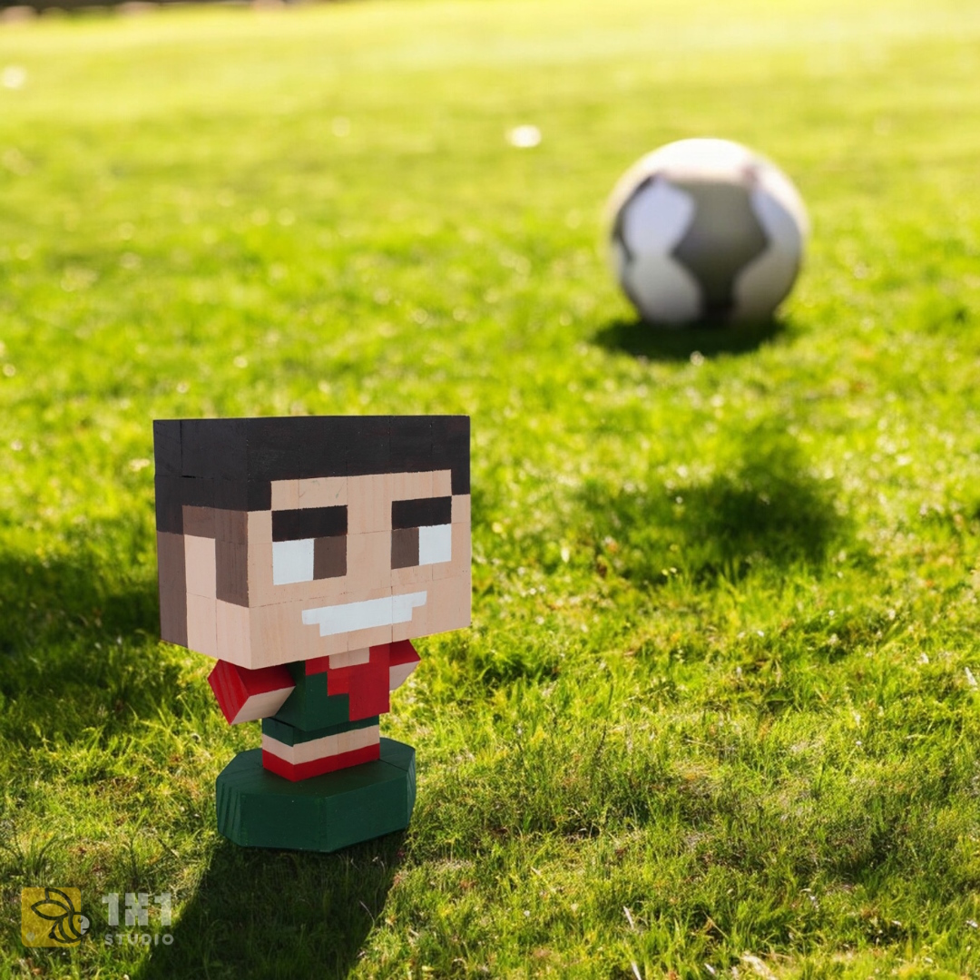 Mô Hình Gỗ CR7 (size s)