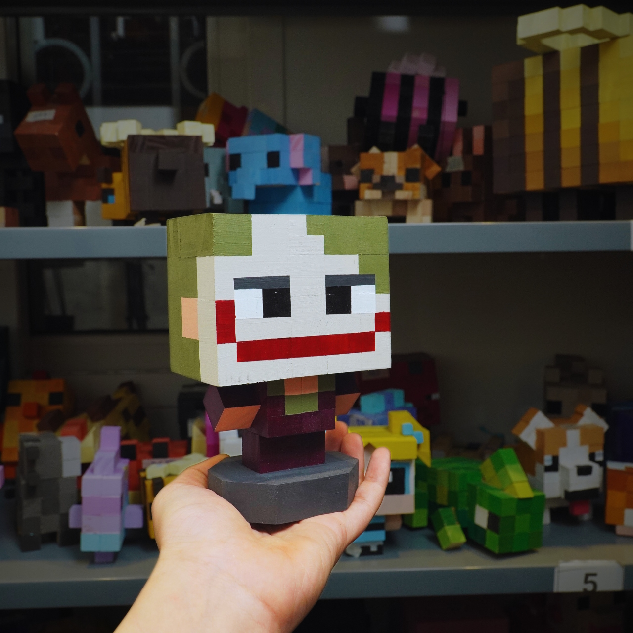 Mô Hình Gỗ Joker (size s)