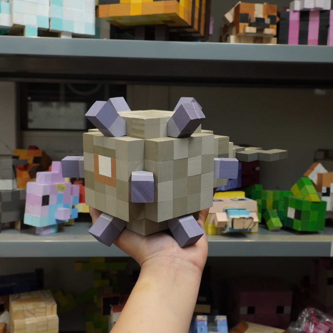 Mô Hình Gỗ Minecraft Guardian Xám (Art Toy)
