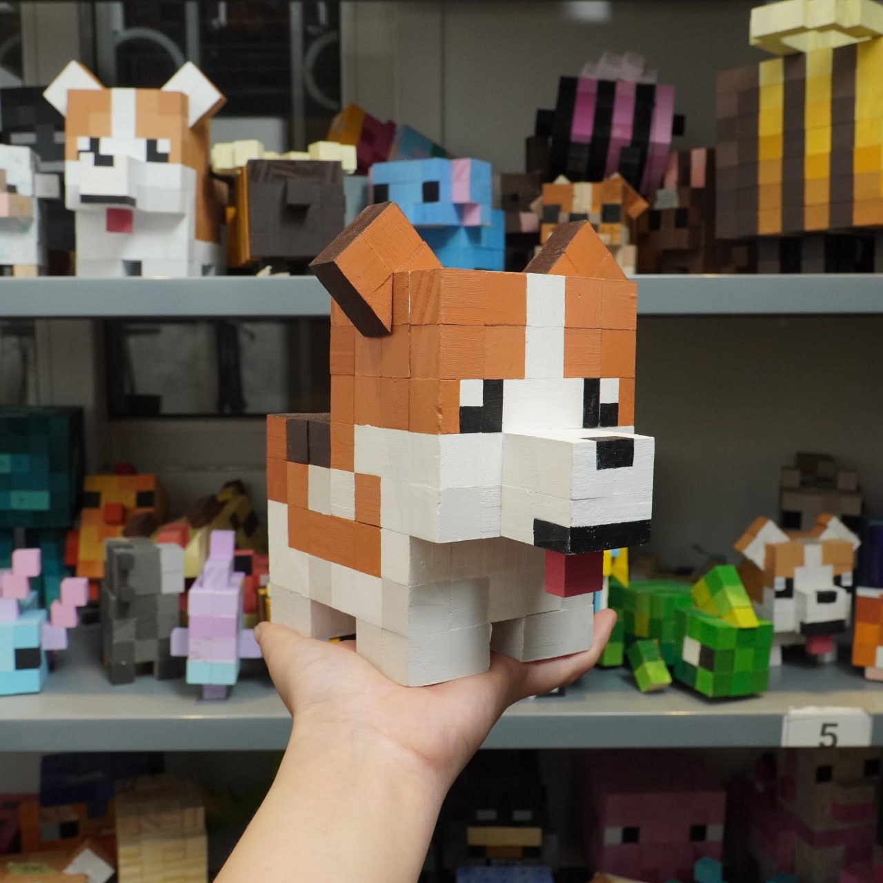 Mô Hình Gỗ Chó Corgi Nâu Đậm (Art Toy)