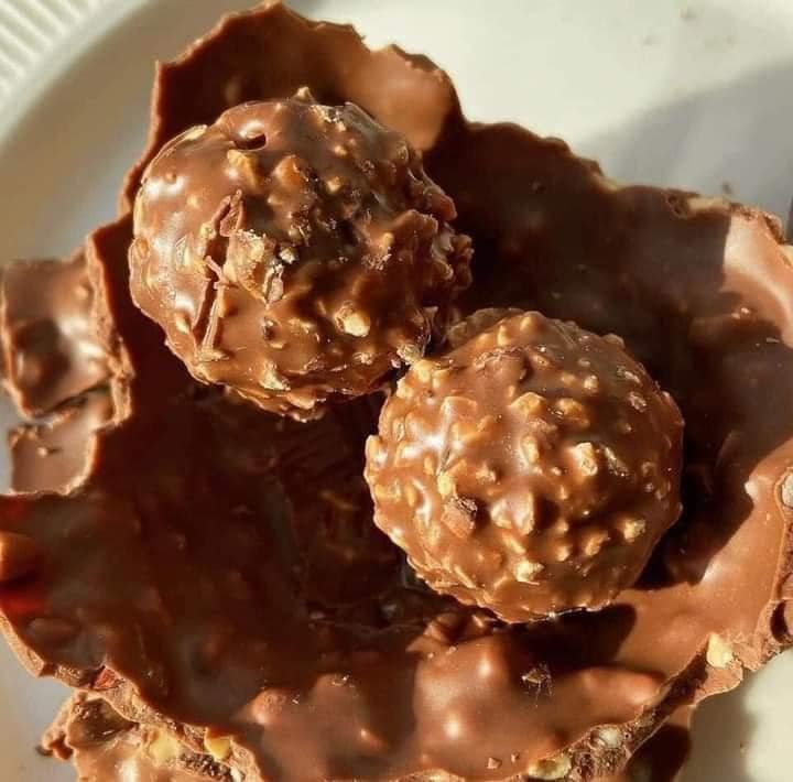 Socola Ferrero Rocher quả cầu nơ vàng