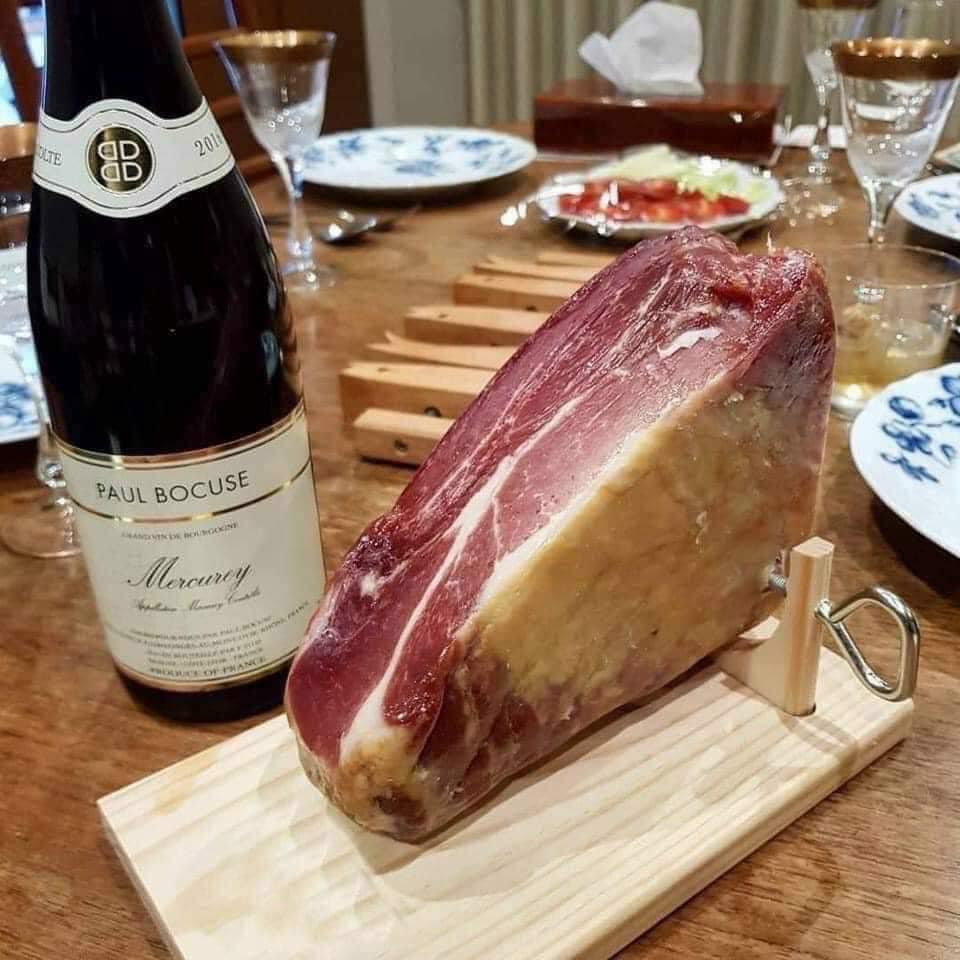 Đùi lợn muối Jamon Curado