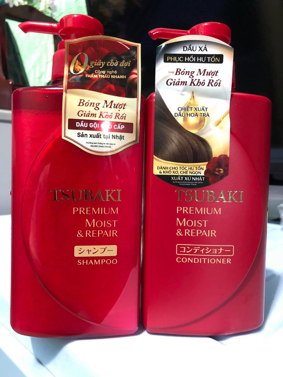 Bộ Dầu Gội Và Xả Dưỡng Tóc Bóng Mượt Tsubaki Premium Moist 490ml màu đỏ