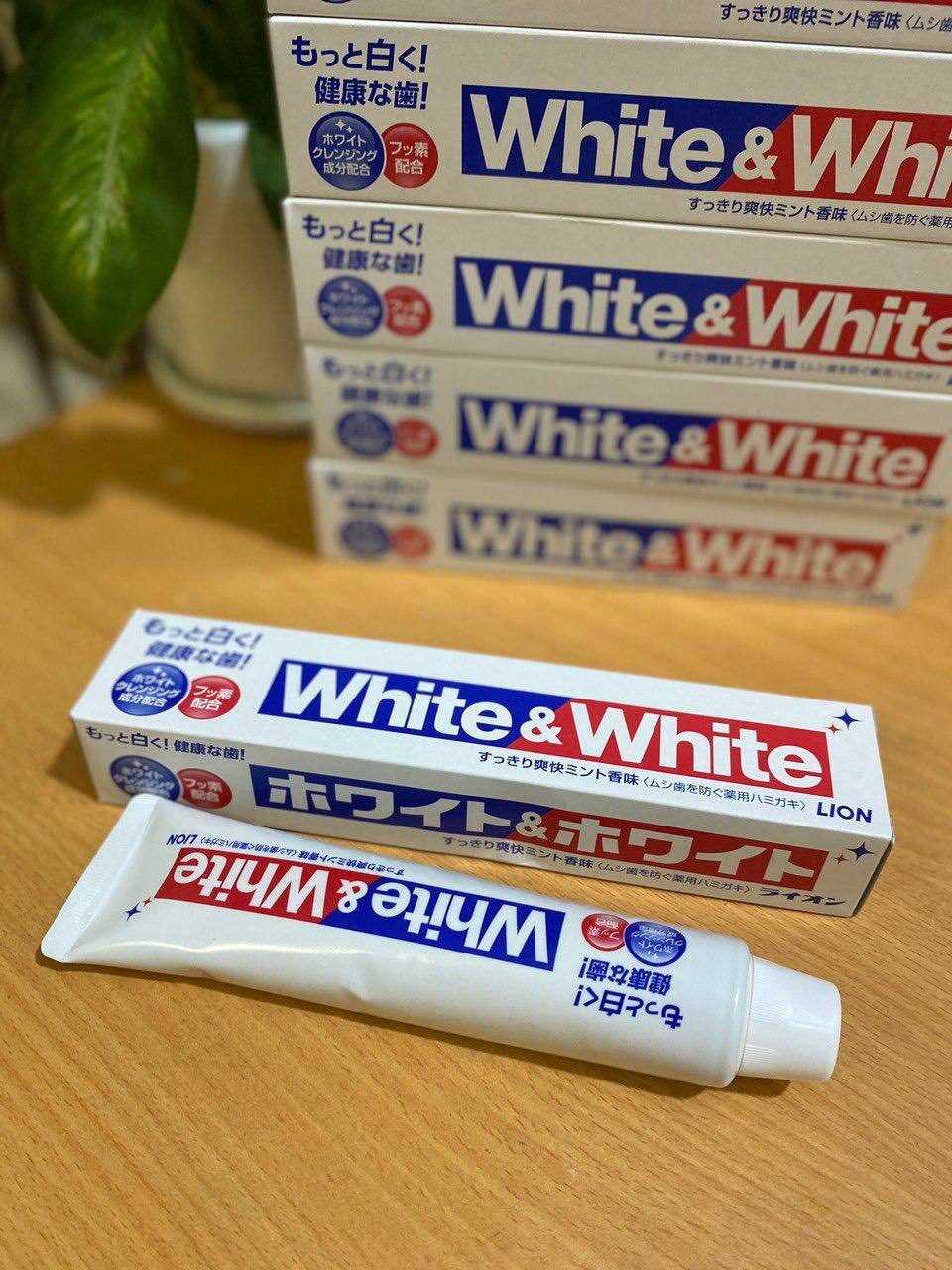 Kem Đánh Trắng Răng White & White Nhật Bản 150G