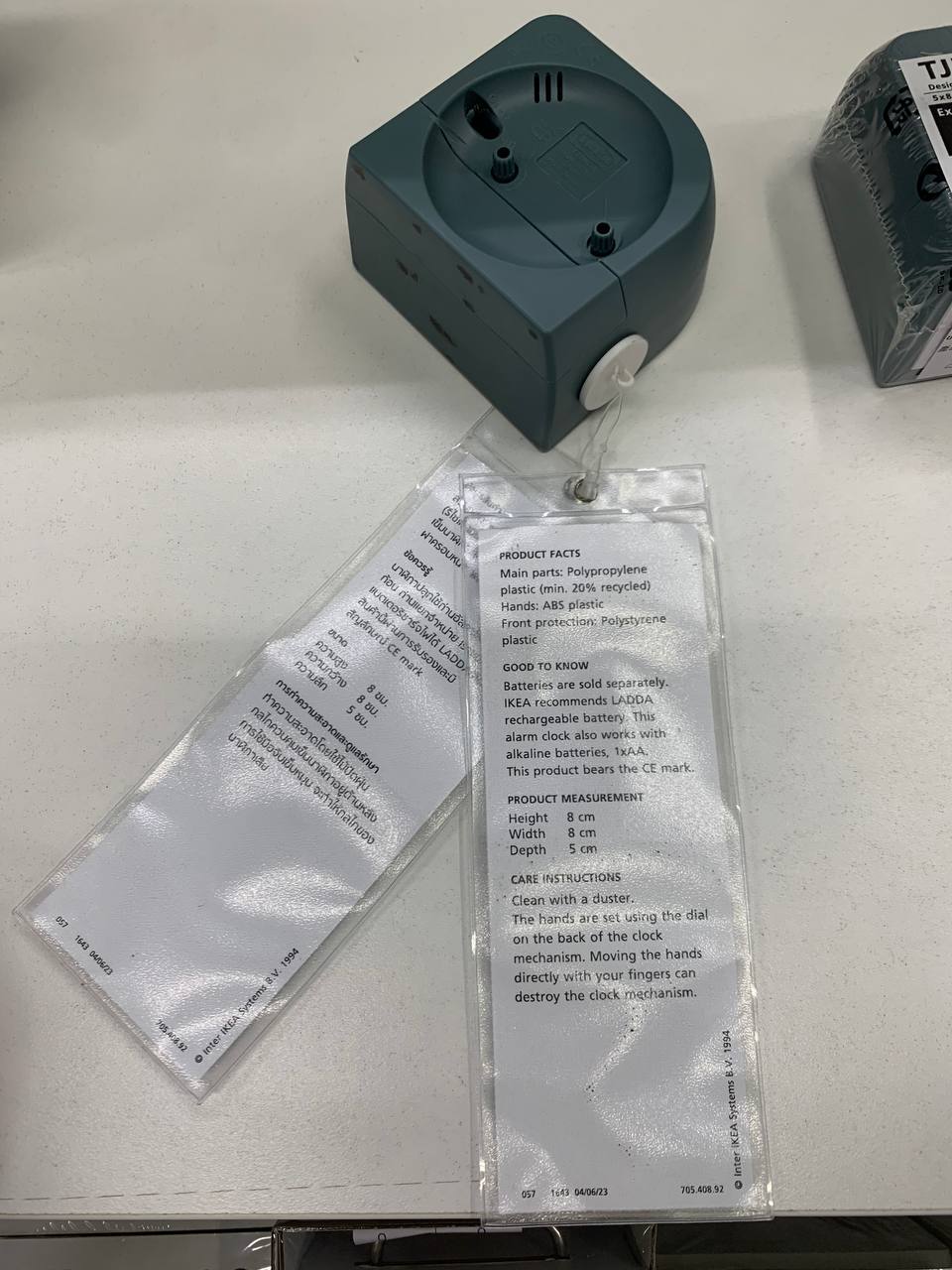 Đồng hồ để bàn có báo thức, pin có thể sạc lại