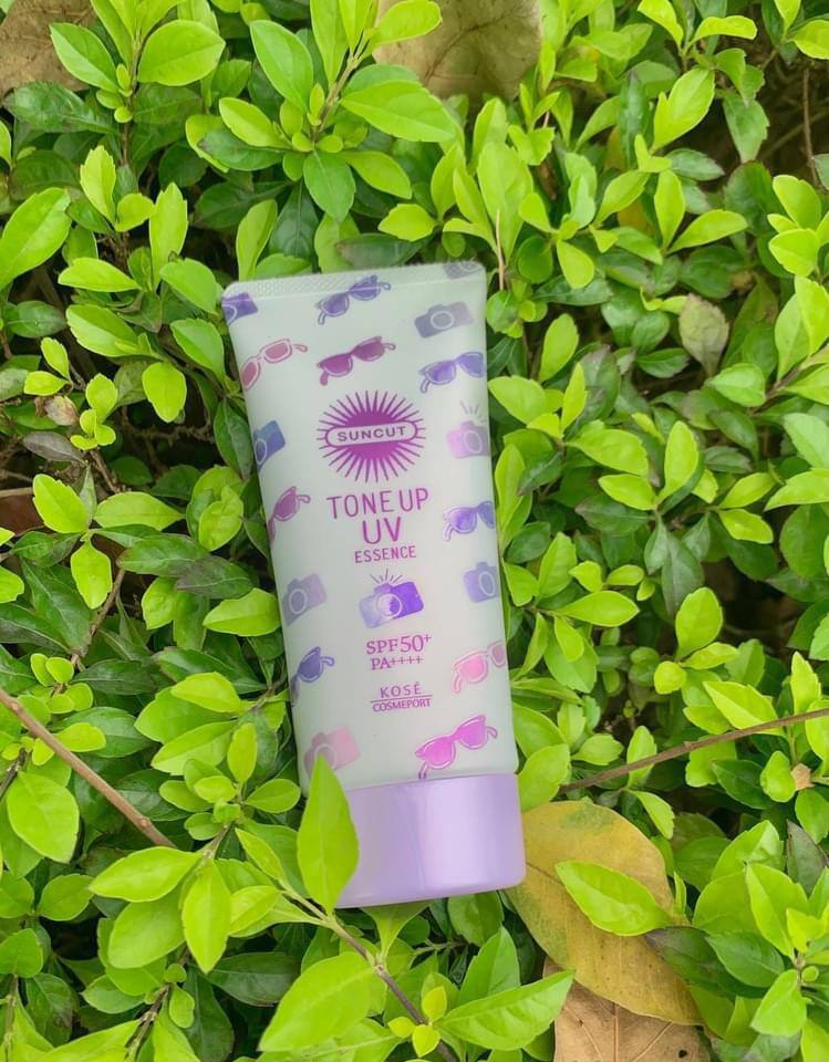 Kem chống nắng Kose Suncut Tone Up UV Essence SPF50+ màu tím