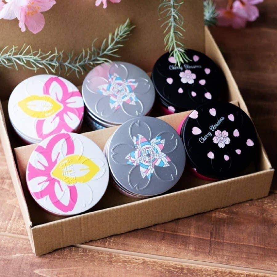 Kem dưỡng tay & dưỡng thể Sakura Nhật Bản