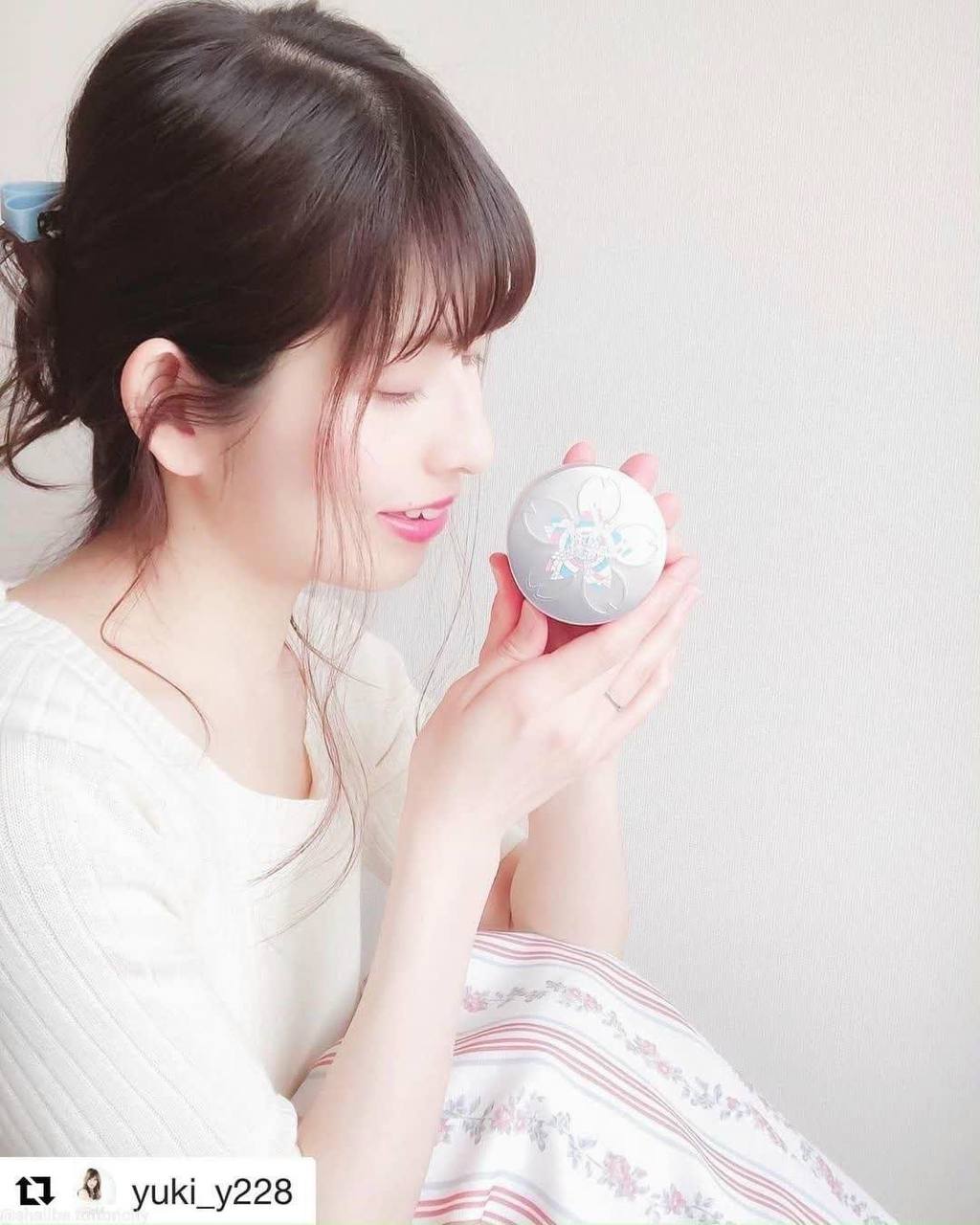 Kem dưỡng tay & dưỡng thể Sakura Nhật Bản