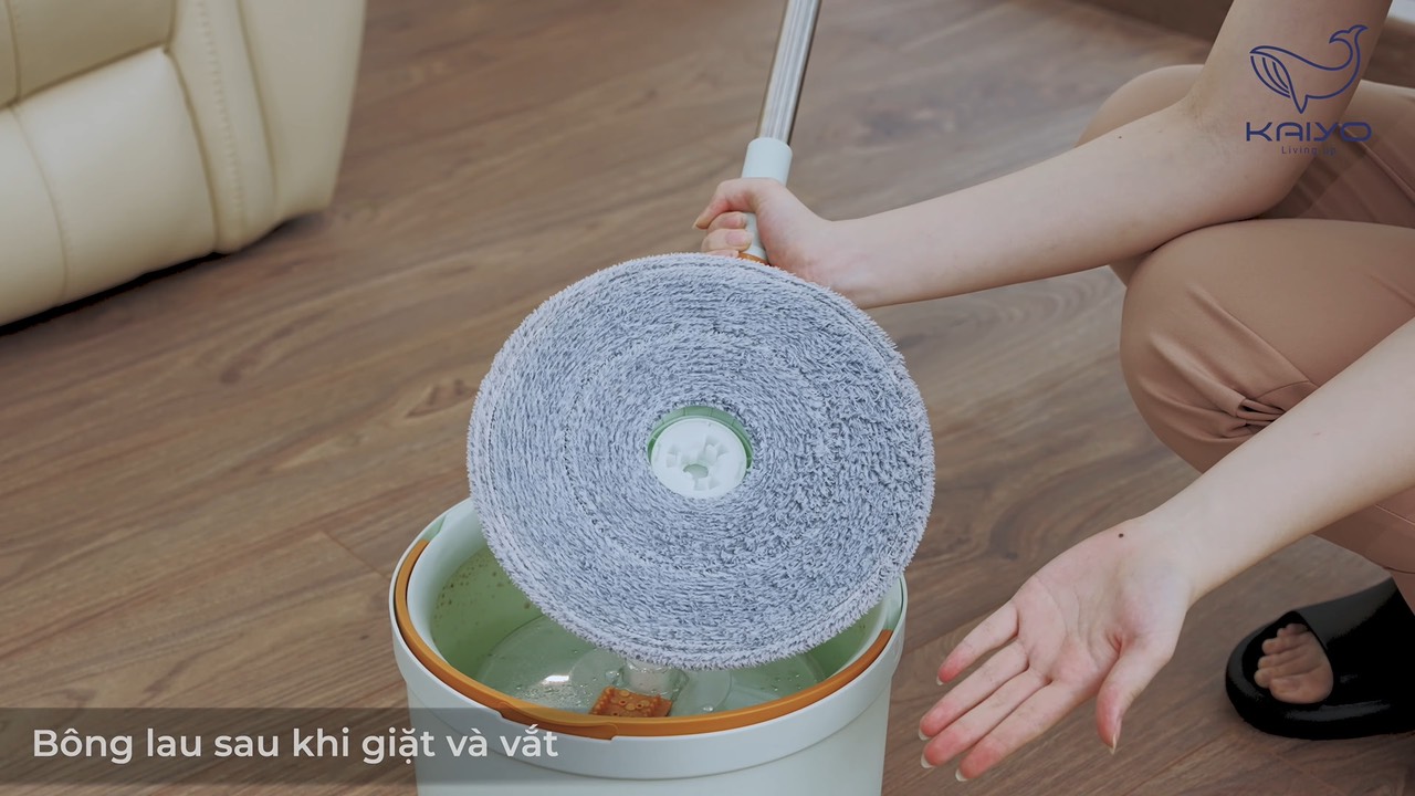 Cây lau nhà tách nước bẩn thông minh Kaiyo của Nhật