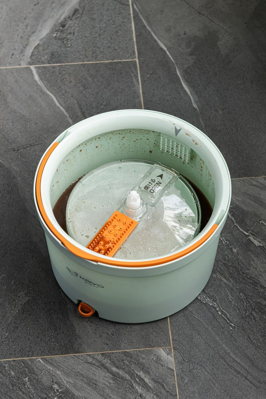 Cây lau nhà tách nước bẩn thông minh Kaiyo của Nhật