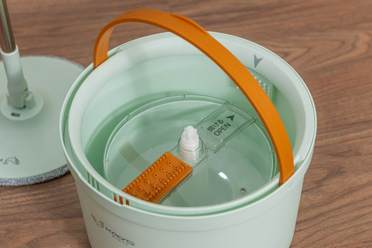 Cây lau nhà tách nước bẩn thông minh Kaiyo của Nhật