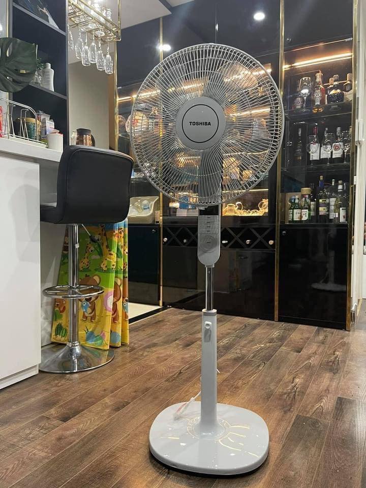 Quạt đứng Toshiba F-LSA20(H)VN có điều khiển