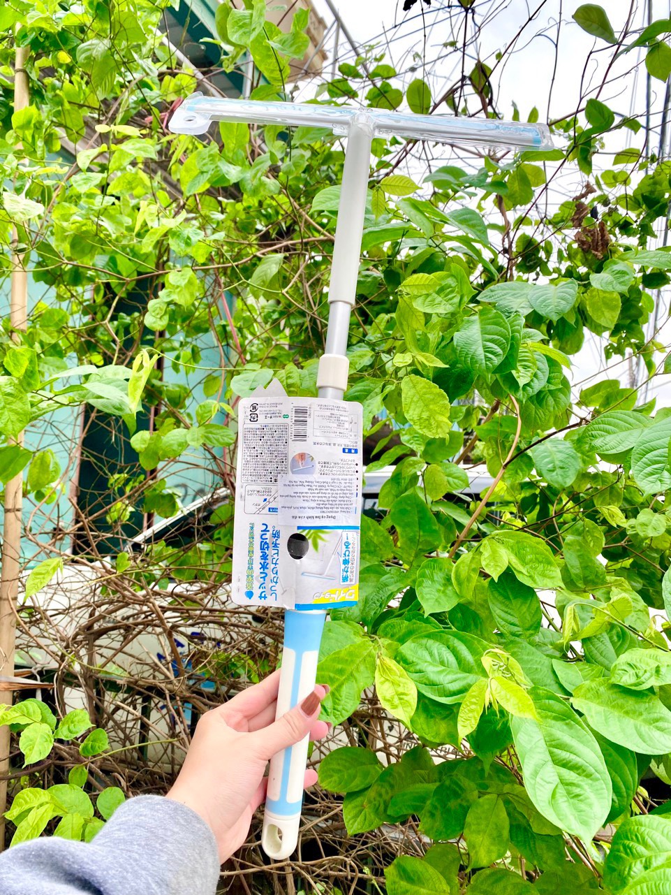 Dụng cụ lau kính cán dài nội địa Nhật Bản