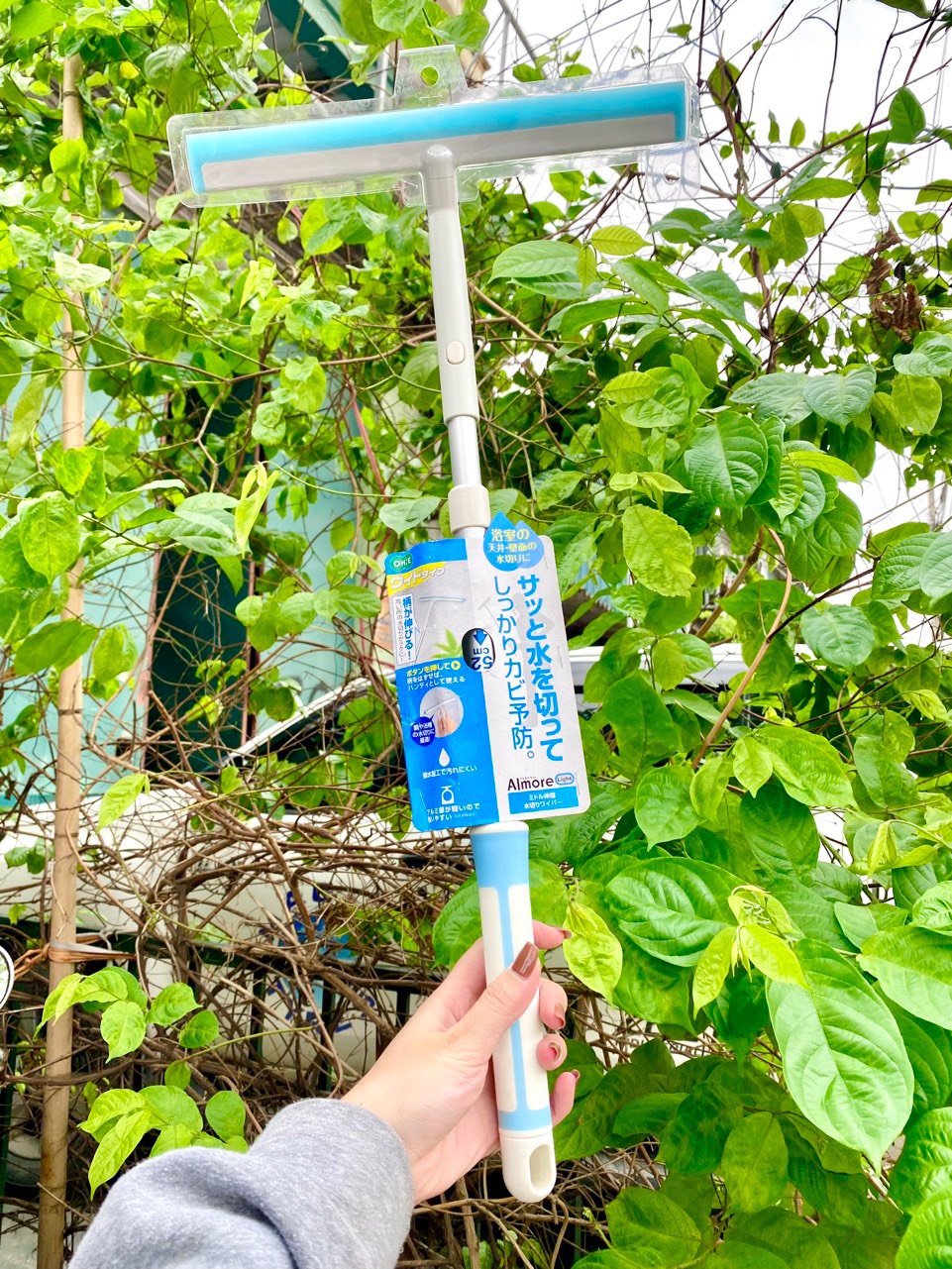 Dụng cụ lau kính cán dài nội địa Nhật Bản