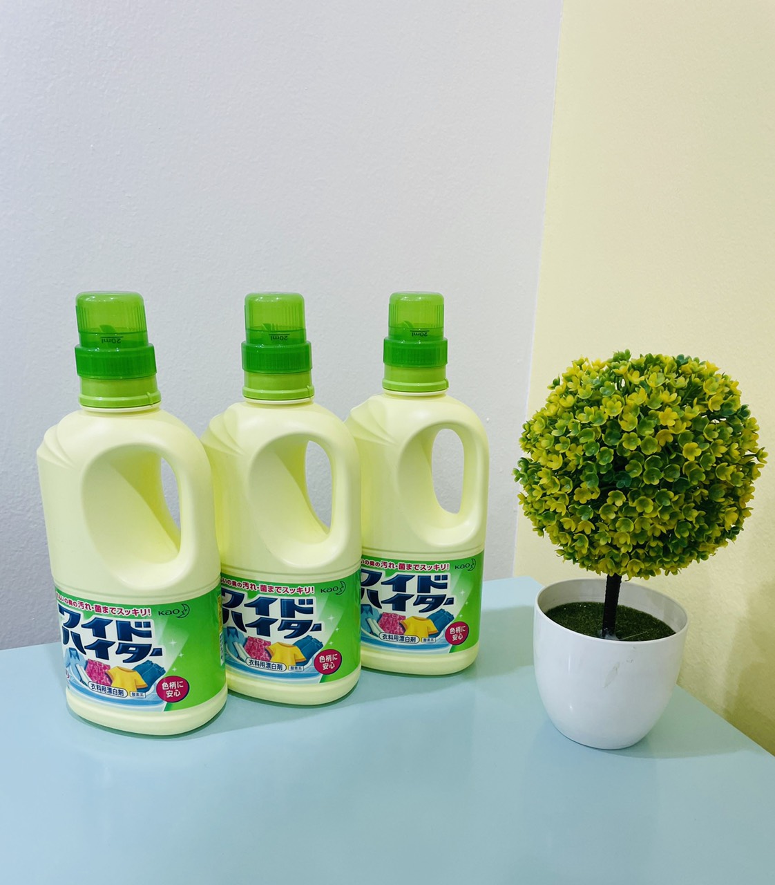 Nước tẩy quần áo màu Kao 1000ml Nhật Bản