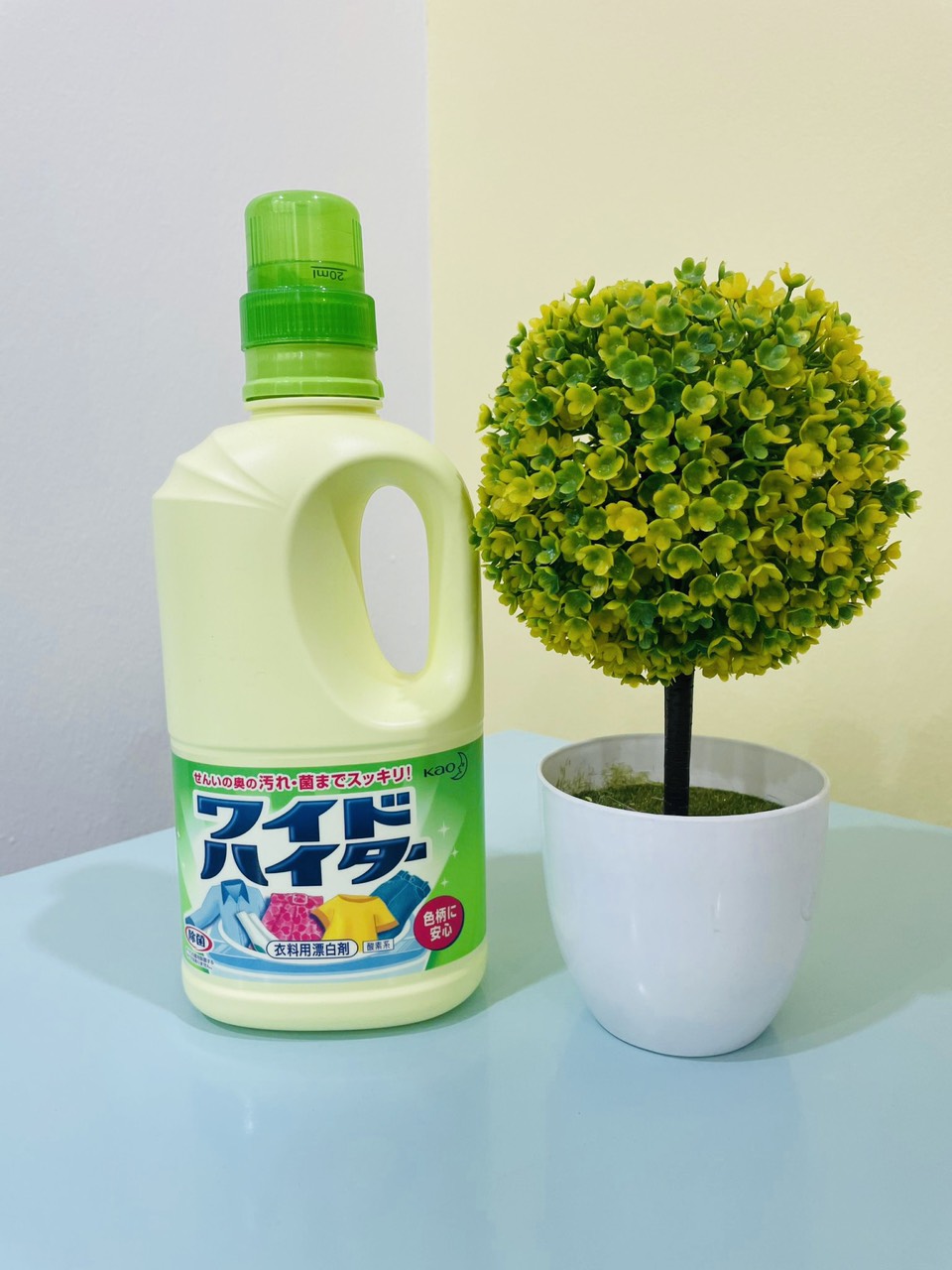 Nước tẩy quần áo màu Kao 1000ml Nhật Bản