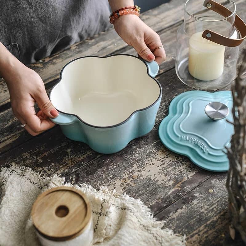 Nồi gang bông hoa size 20cm hãng HAPPINESS