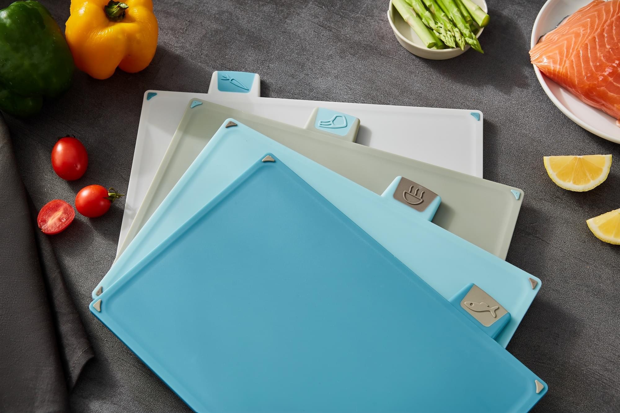 Bộ 4 thớt nhựa Zuhause có hộp đựng