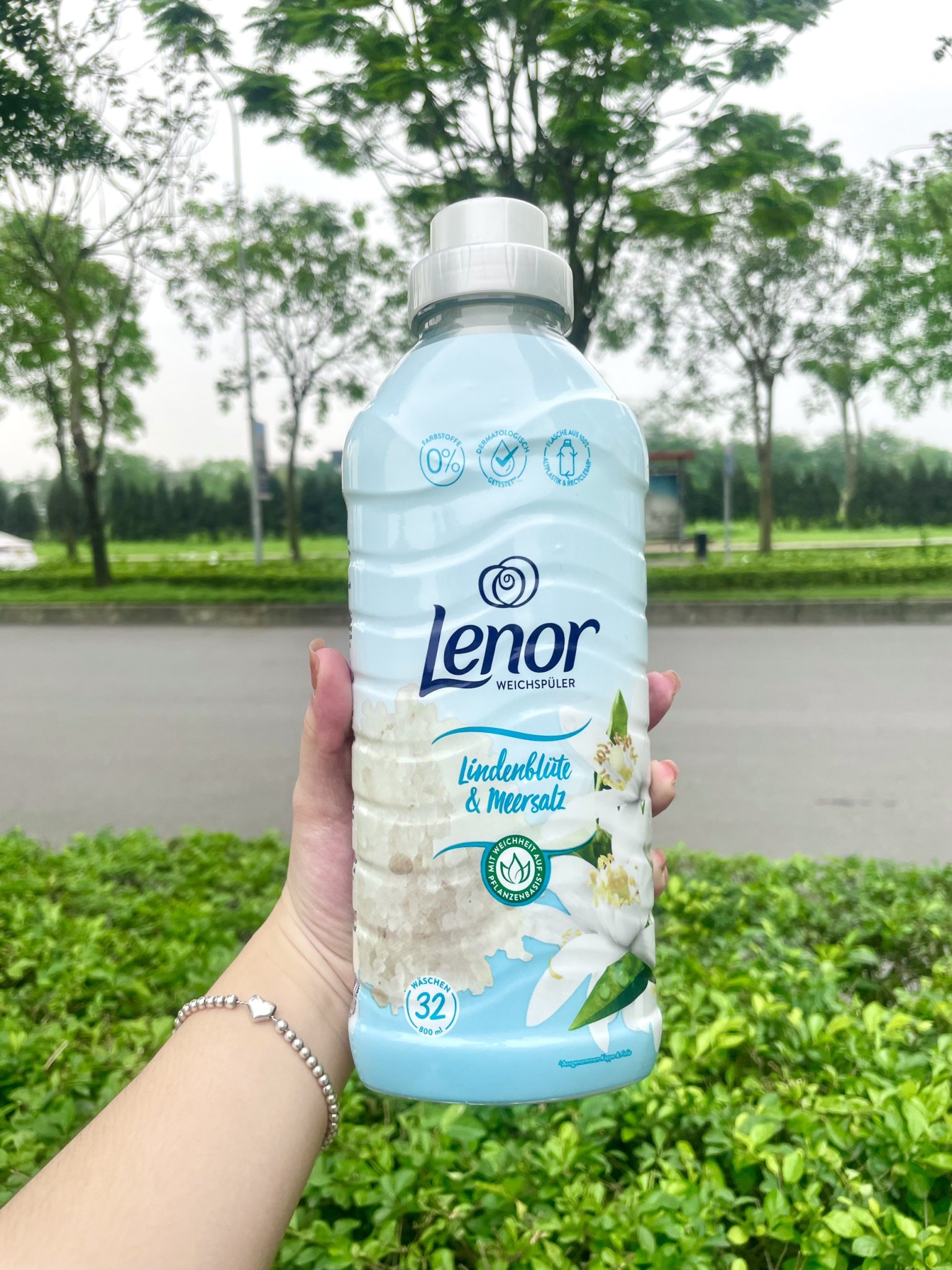 Nước xả vải Lenor Đức 800ml