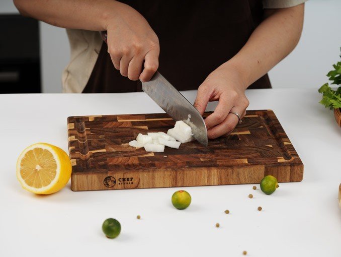 Thớt kẻ ô Chef Studio Kích thước 20 x 30x 2,5cm