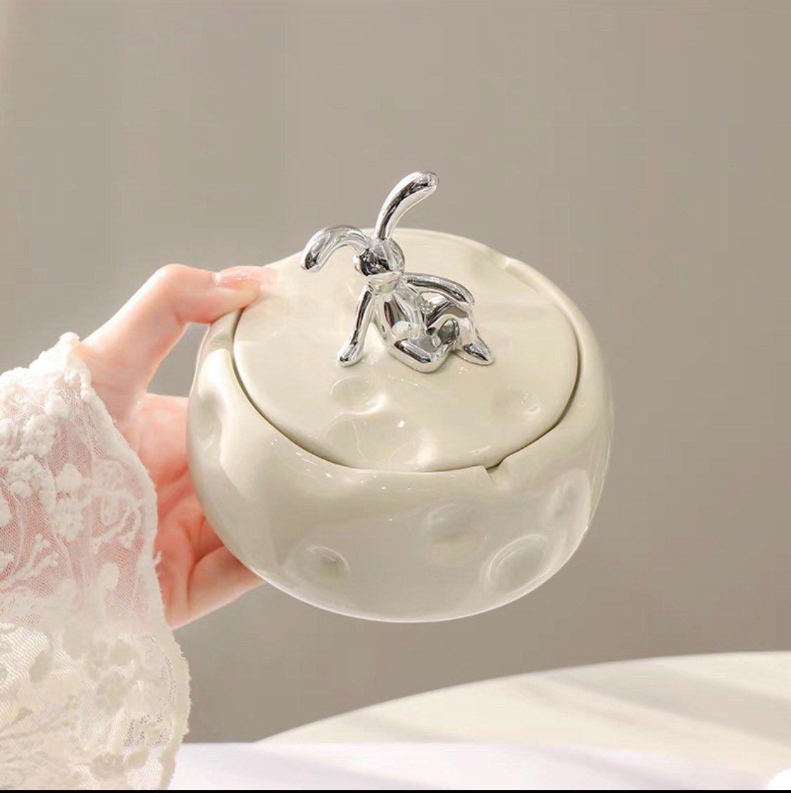 Gạt Tàn Thuốc Lá Bằng Gốm Có Nắp Đính Thỏ