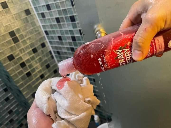 Sữa tắm hạt tẩy da chết Watsons Thái Lan