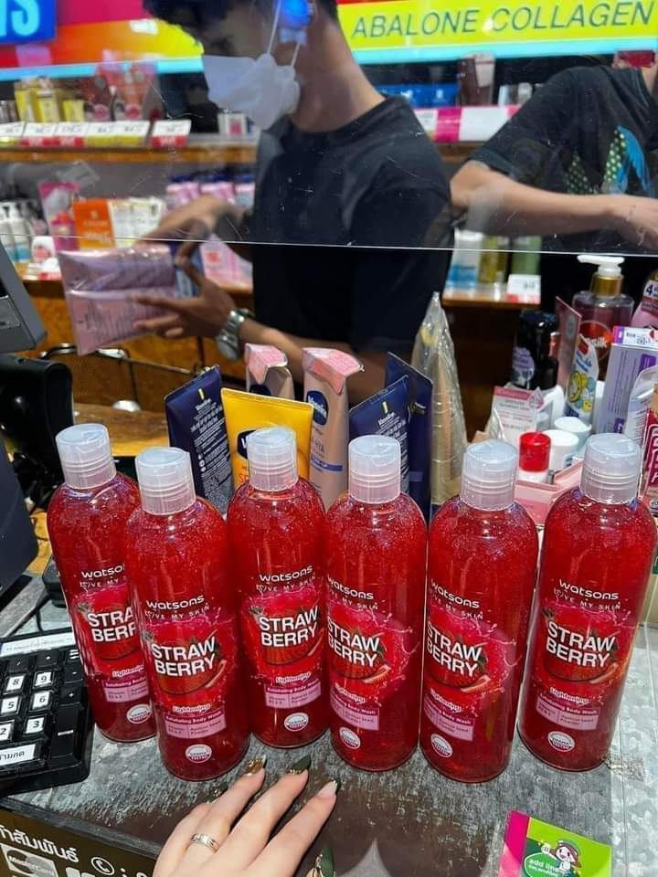 Sữa tắm hạt tẩy da chết Watsons Thái Lan