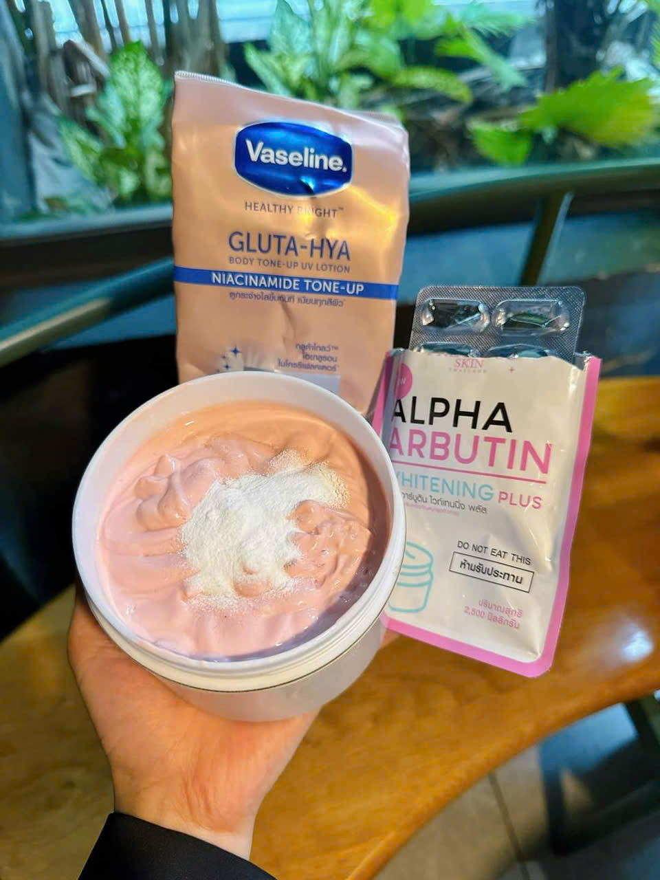 Sữa dưỡng thể vaseline Body Tone-up 4X siêu trắng nâng tone Thái Lan 320ml