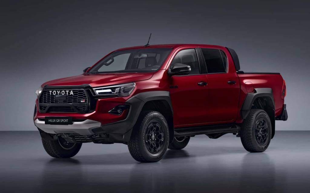 Đánh giá Toyota Hilux có bản thể thao mới cạnh tranh với Ranger Raptor
