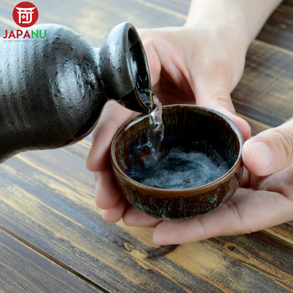 Cách Uống Rượu Sake Kinkon Josen Honjozo 1800ml ở nhiệt độ phòng