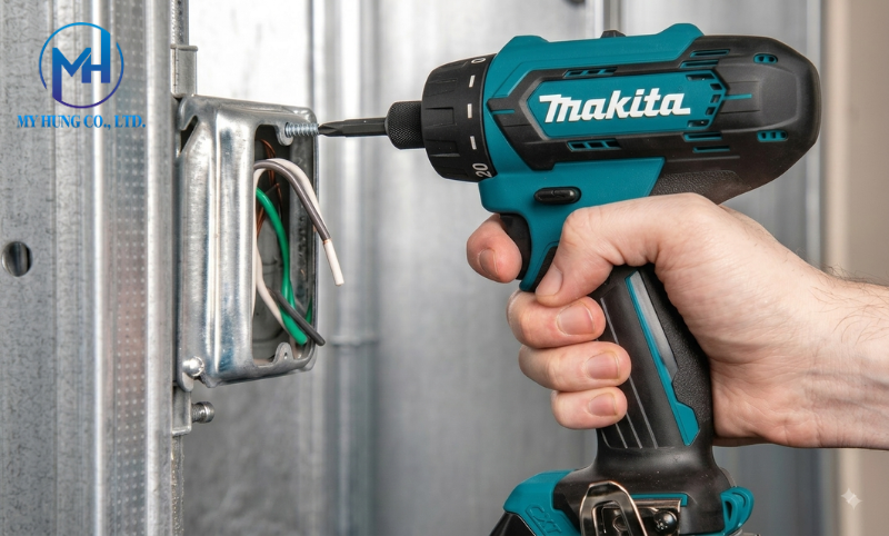 Pin Makita 12V 2.0Ah BL1021B tích hợp đèn LED báo dung lượng thông minh