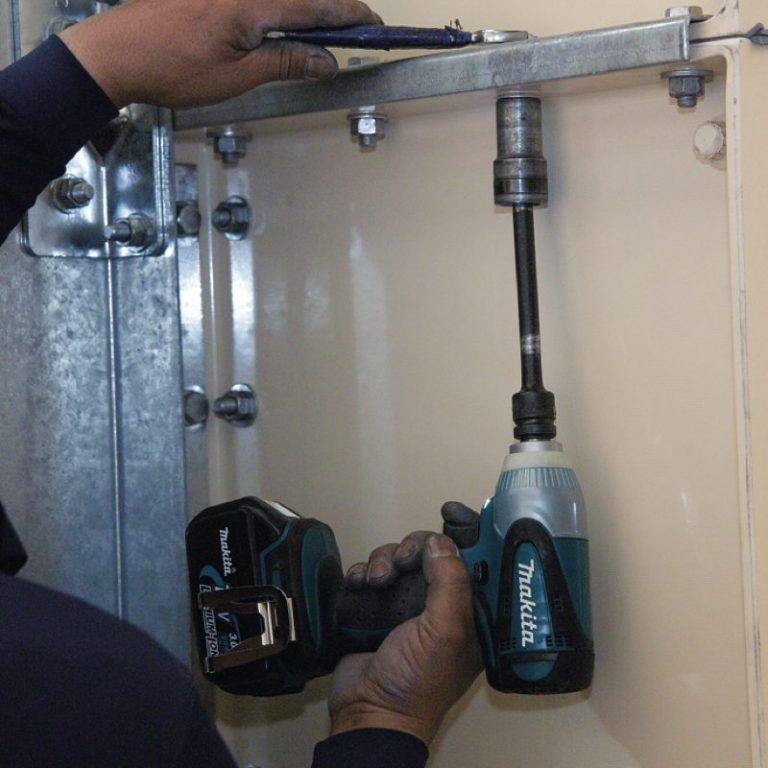 Máy Bắn Bu Lông Dùng Pin 18v Makita DTW251Z(Thân Máy)