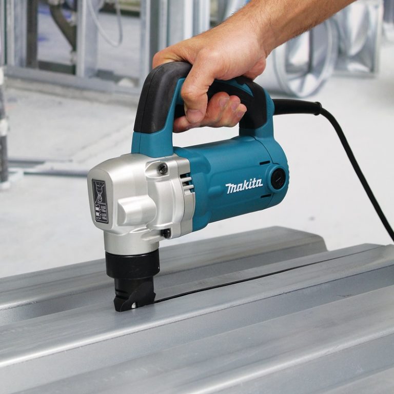 Máy cắt tôn Makita JN3201