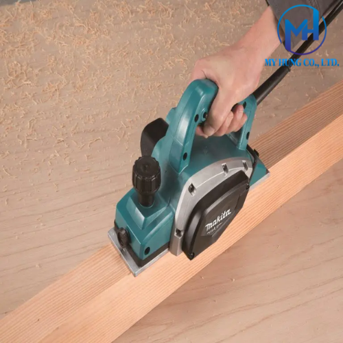 MÁY BÀO(82MM) MAKITA M1902B