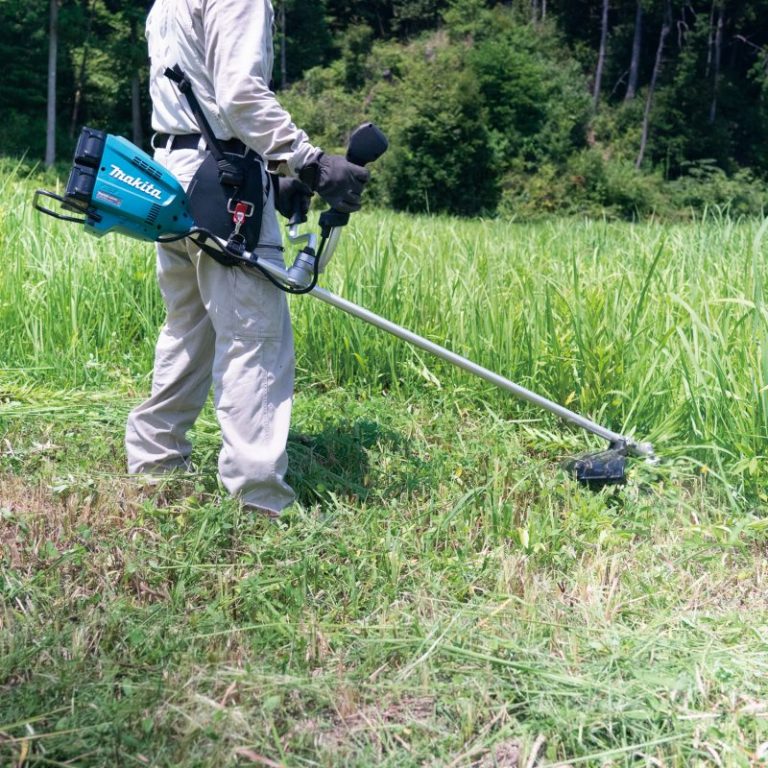 Máy cắt cỏ dùng pin 40Vx2 Makita UR012GZ02(BL/Thân Máy)