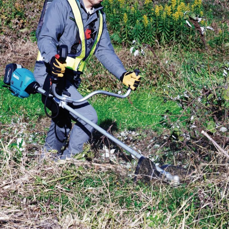 Máy cắt cỏ dùng pin 40v Makita UR013GZ01(BL/Thân Máy)