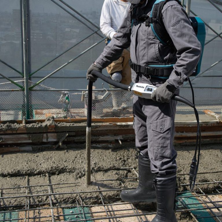 Máy đầm dùi bê tông dùng Pin Makita VR004CZ(3M)