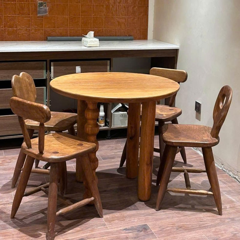 Bàn tròn 4 chân – mẫu 4