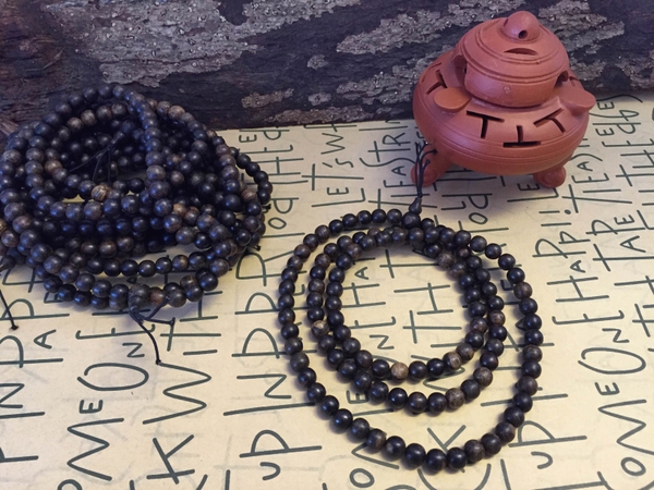 Khám phá ý nghĩa đặc biệt của vòng trầm hương