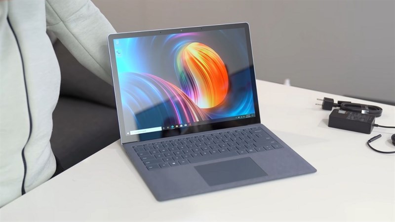 laptop màn hình cảm ứng