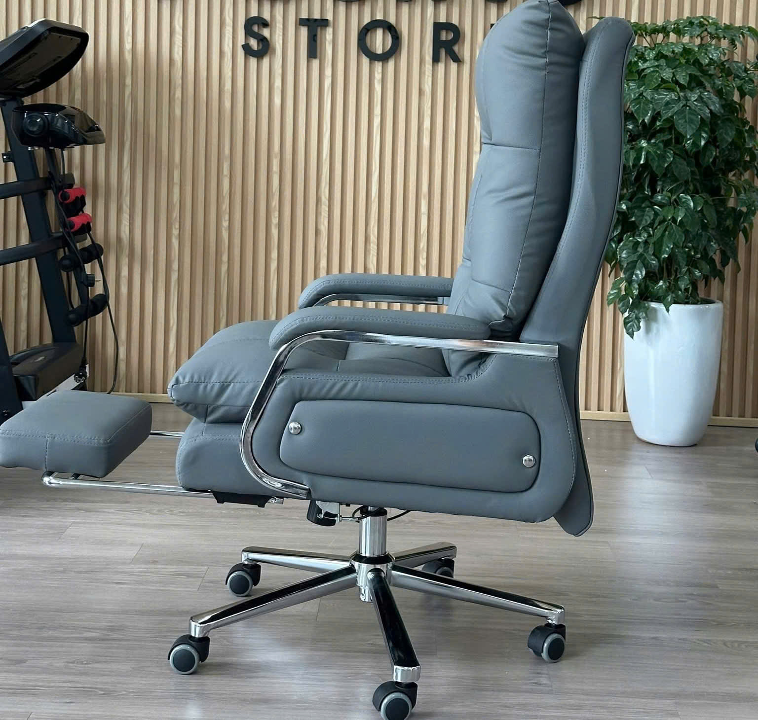 Ghế Giám Đốc Bọc Da Cao Cấp, Ghế Xoay Văn Phòng Có Gác Chân GĐ_9902