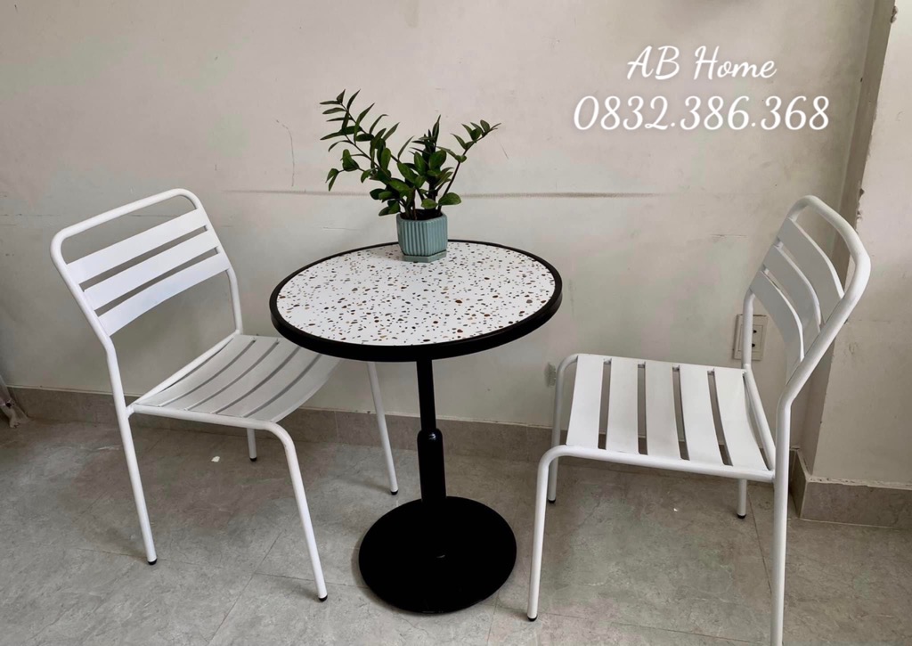 Bàn mặt họa tiết