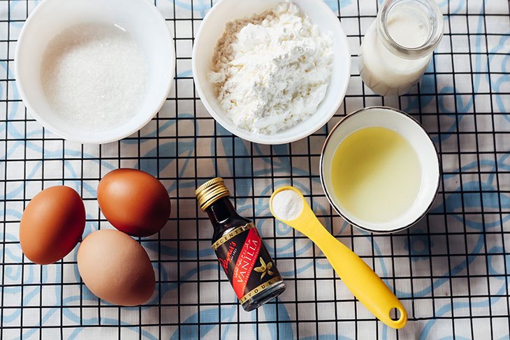 Làm bánh bông lan bằng chảo chống dính 