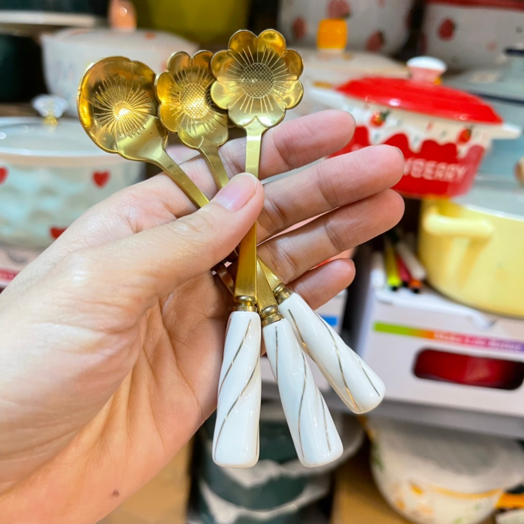 Thìa cà phê chuôi sứ vẽ vàng